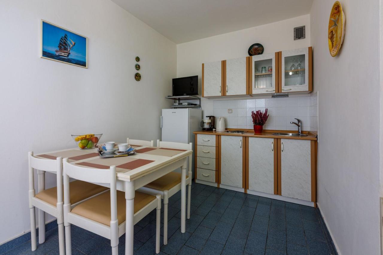 Apartments Danica Драмал Екстериор снимка